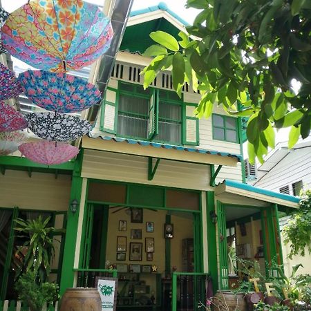 Baan Tepa Boutique House Bed & Breakfast Bangkok Bagian luar foto