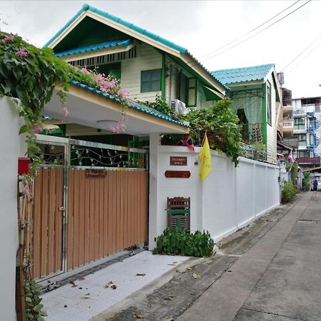 Baan Tepa Boutique House Bed & Breakfast Bangkok Bagian luar foto