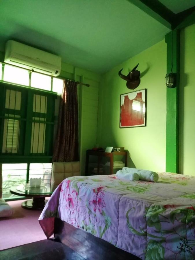 Baan Tepa Boutique House Bed & Breakfast Bangkok Bagian luar foto