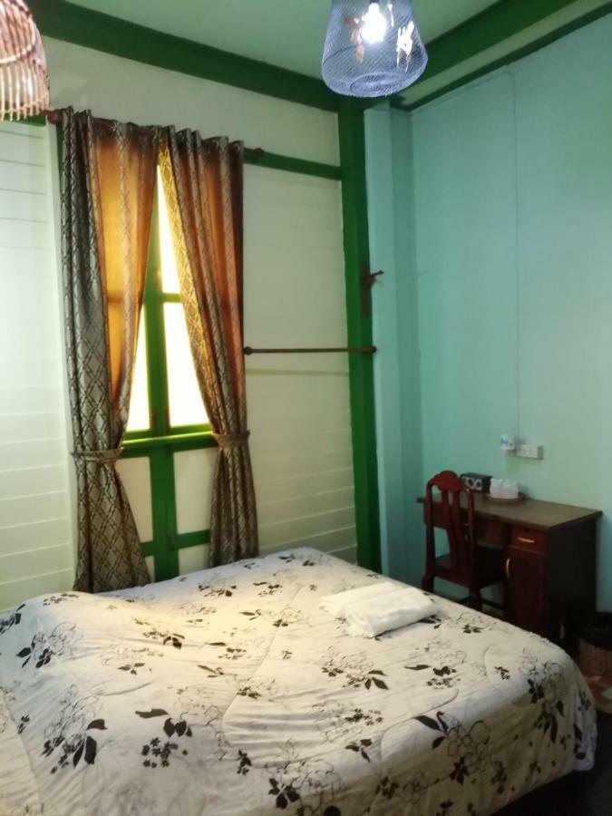 Baan Tepa Boutique House Bed & Breakfast Bangkok Bagian luar foto
