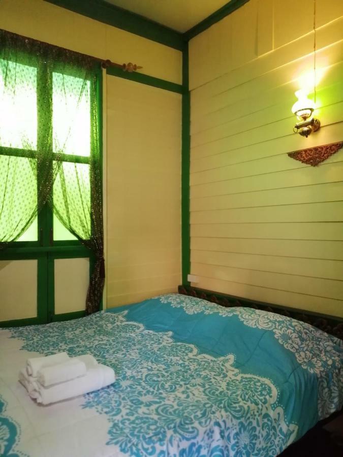 Baan Tepa Boutique House Bed & Breakfast Bangkok Bagian luar foto