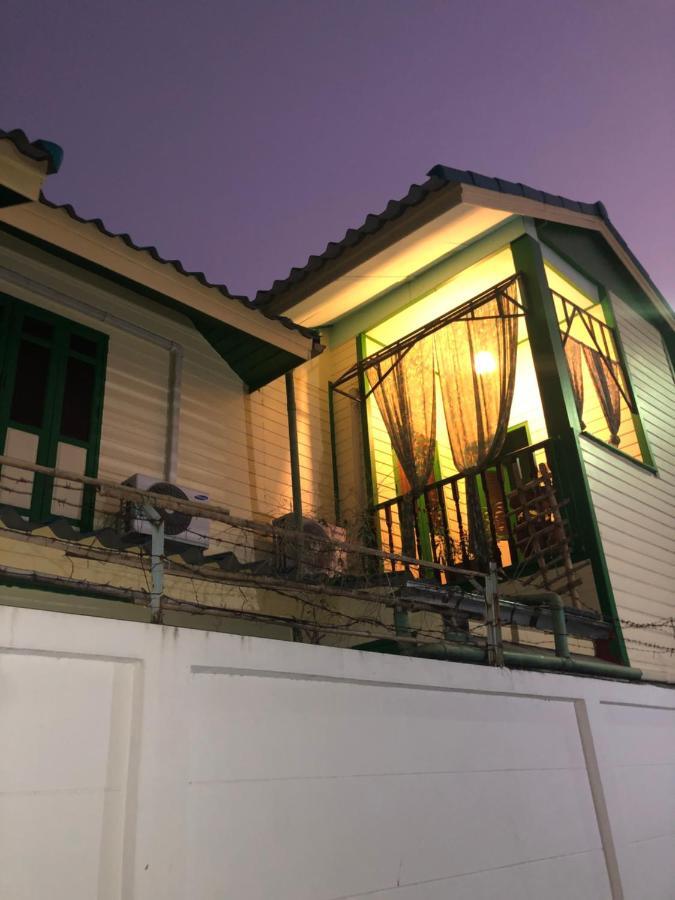 Baan Tepa Boutique House Bed & Breakfast Bangkok Bagian luar foto
